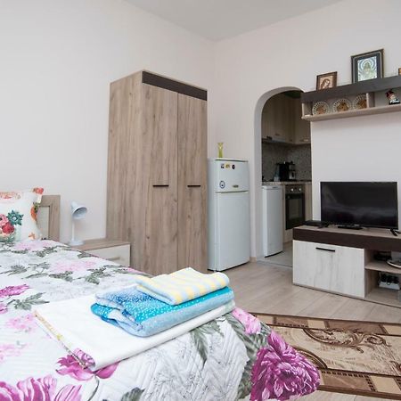 Lynn'S Oasis-Ocean Touch In Core Downtown Apartment Burgas Luaran gambar