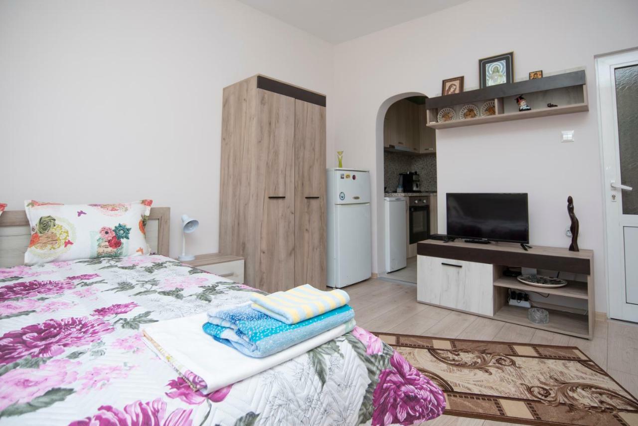 Lynn'S Oasis-Ocean Touch In Core Downtown Apartment Burgas Luaran gambar
